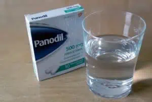 Panodil - hvad enten det er almindelige, Panodil Zap eller Panodil Junior hjælper mod svage smerter - og er febernedsættende på grund af det aktive stof, Paracetamol.