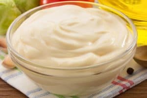Det er Rema 1000 mayonnaise, der nu trækkes tilbage efter fund af skimmel.