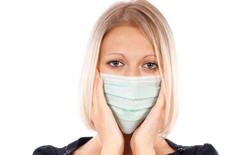 Influenzavirus A spredes lige som de andre typer af influenza gennem viruspartikler du indånder eller hvis du får virus på dine hænder og derefter rører ved næse, øjne eller mund. Influenzavirus A betragtes som den farligste influenza.
