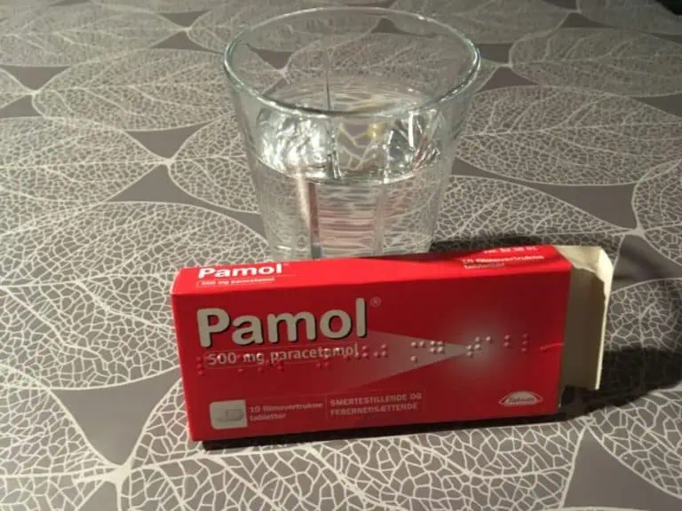 Pamol indeholder paracetamol og hjælper på ondt i hovedet og andre svage smerter.