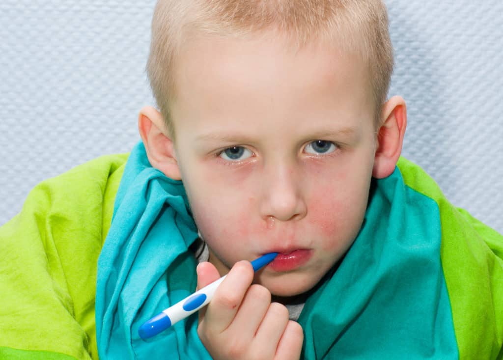 Hvad er Lussingesyge og hvordan genkender man symptomerne? Du kan i denne artikel blandt andet se hvad du skal gøre, hvis dit barn bliver smittet med Lussingesyge - også kaldet erythema infectiosum.