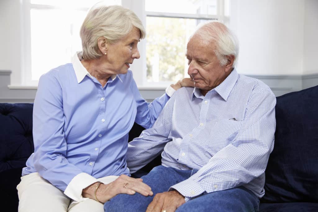 I langt de fleste tilfælde er Alzheimers en sygdom, der udvikler sig langsomt og kommer snigende. Typisk oplever patienter glemsomhed og problemer med hukommelsen, men det behøver ikke være de første symptomer på sygdommen.