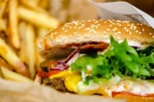 Mættet fedt - burger